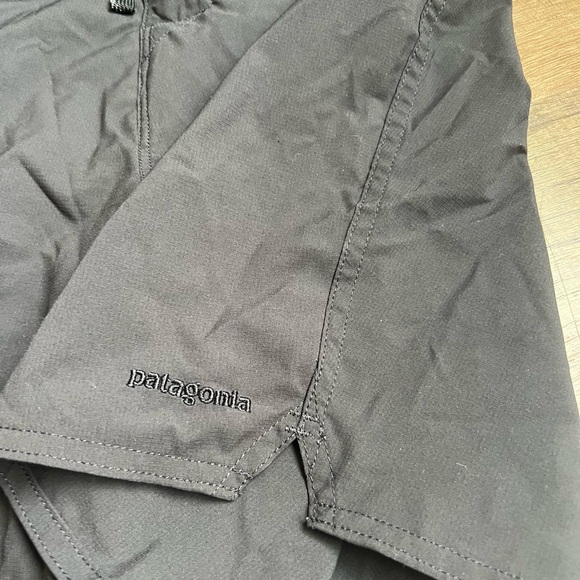 Patagonia women’s board shorts - Picture 3 of 7